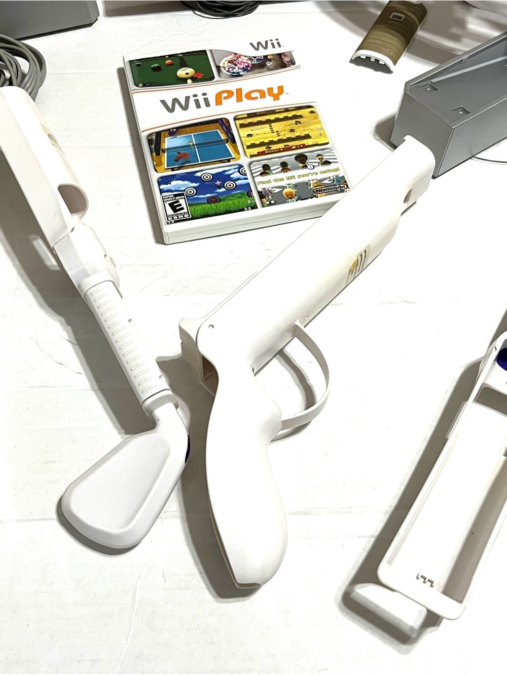 Nintendo White Motion Controller & Active Accessory Bundle - Picture 2 of 16